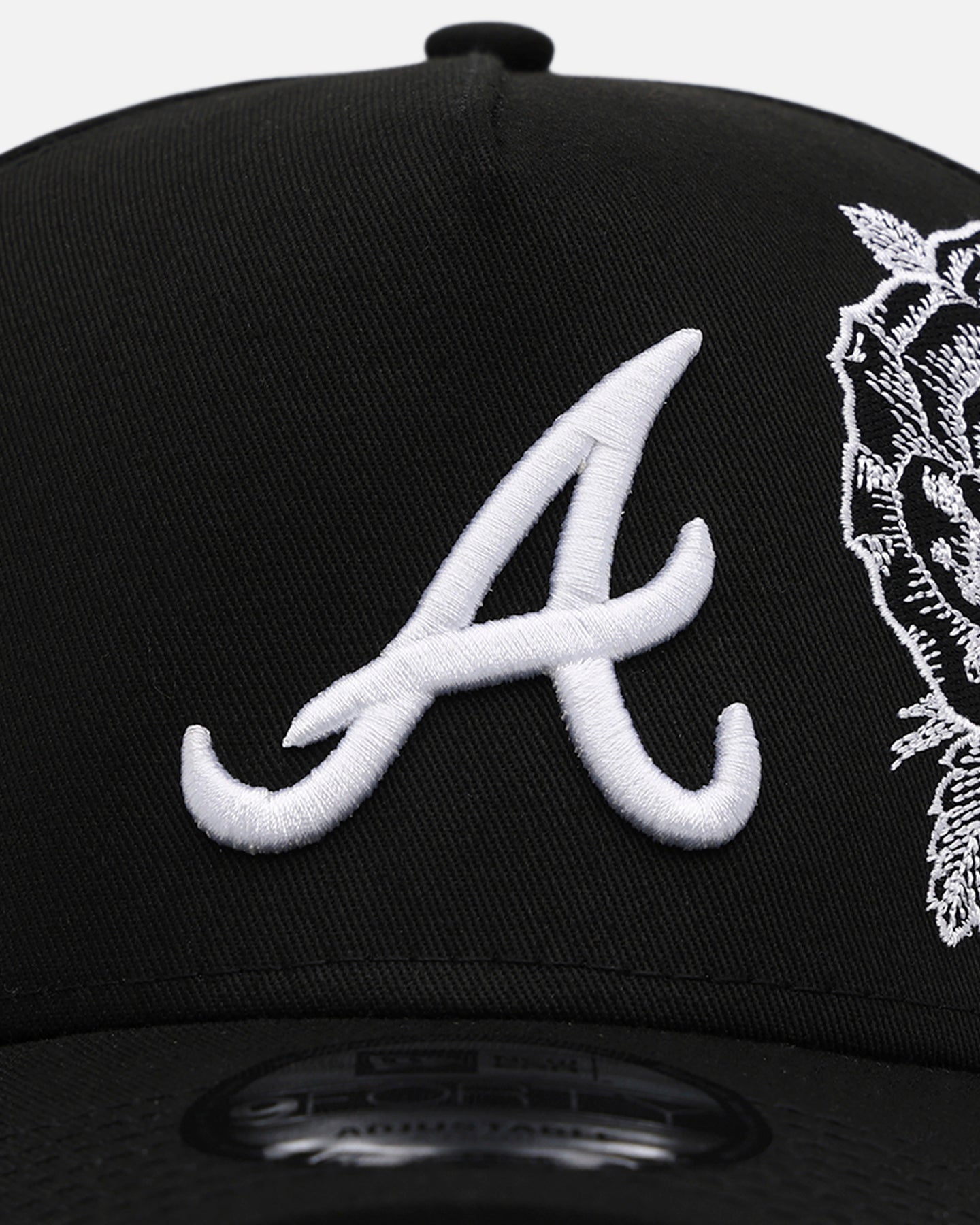New Era Atlanta Braves 'Ornate Rose' 9FORTY A-Frame Snapback Black/White