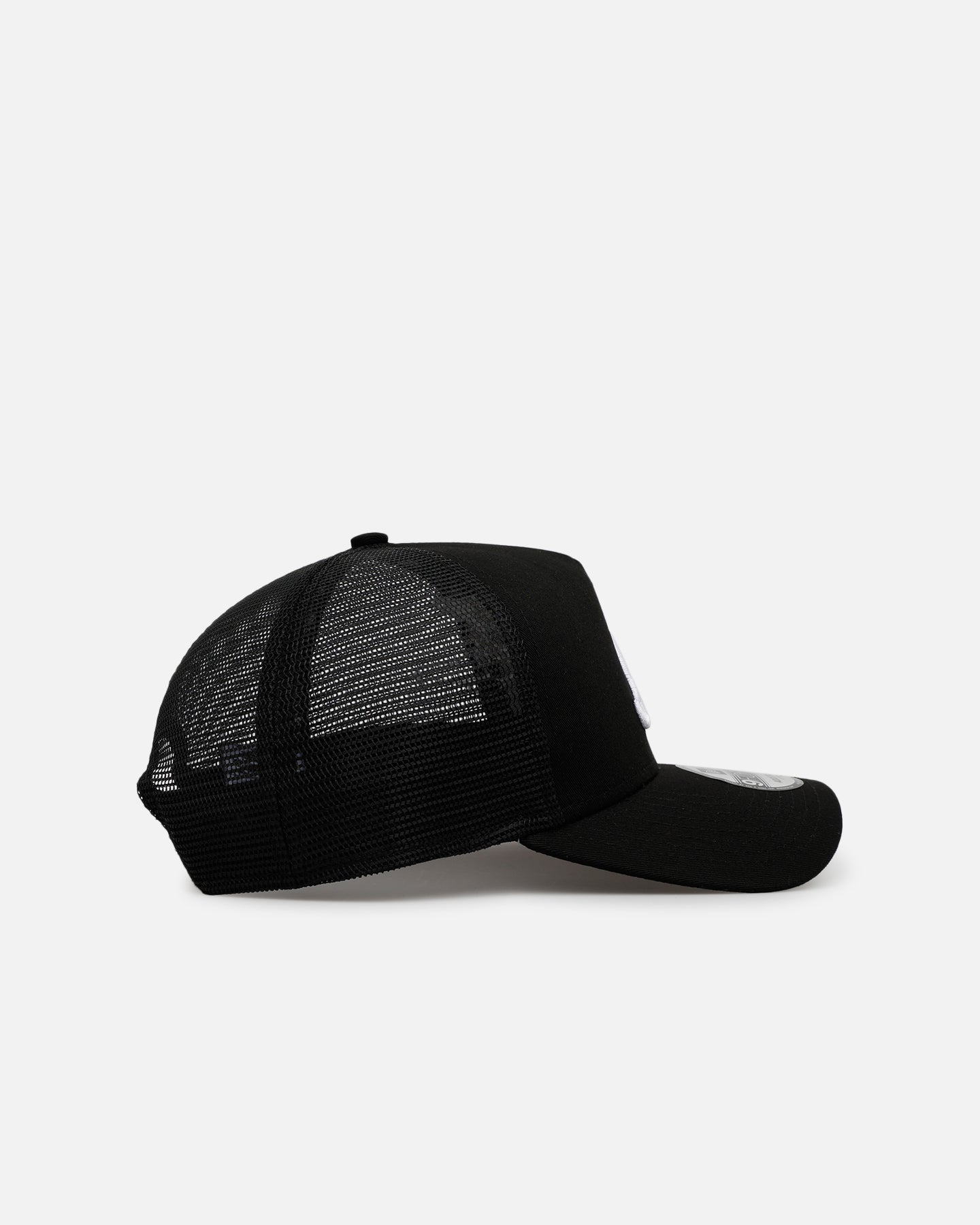 New Era Atlanta Braves 'Cherub Trucker' 9FORTY A-Frame Trucker Snapback Black/White