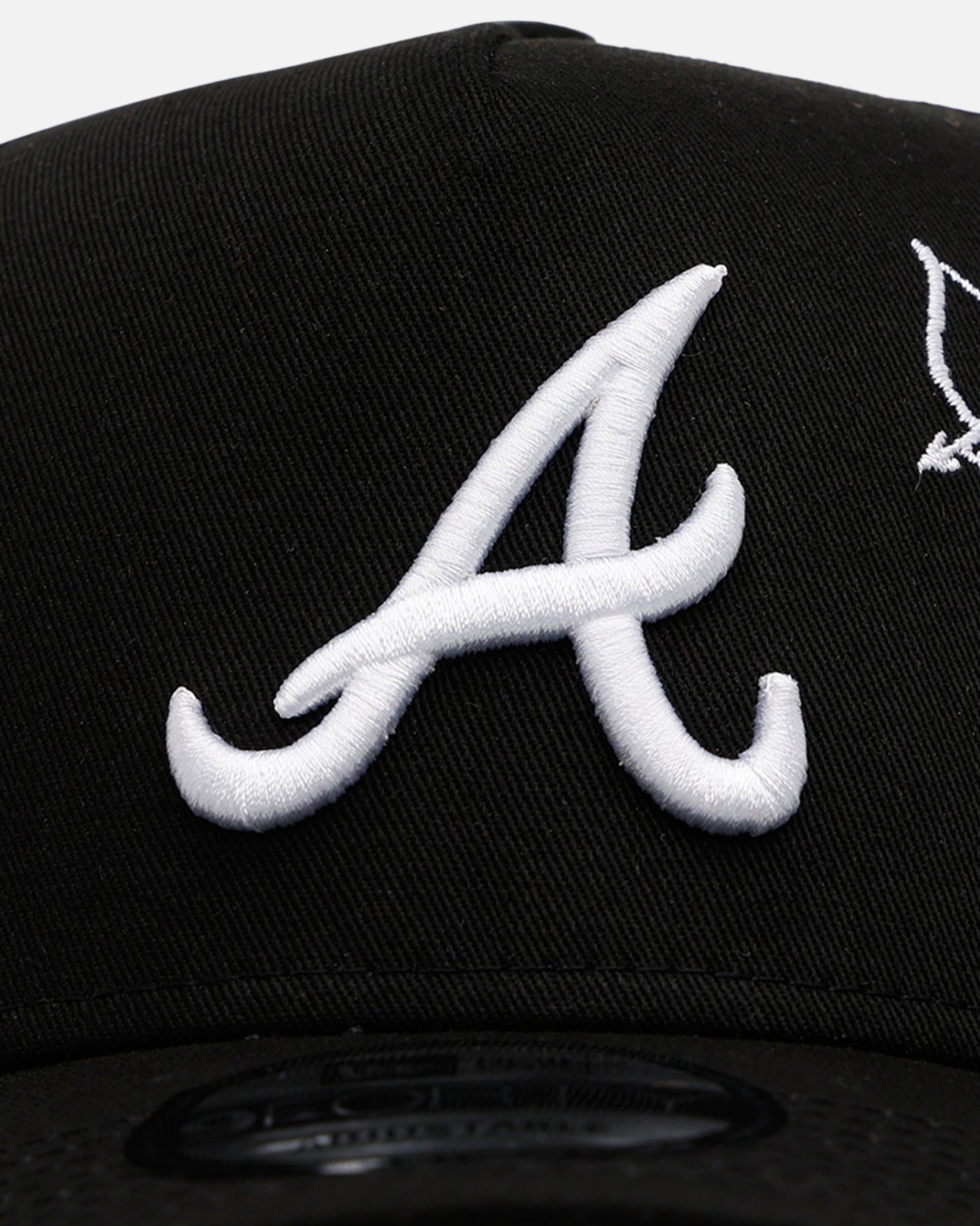 New Era Atlanta Braves 'Cherub Trucker' 9FORTY A-Frame Trucker Snapback Black/White
