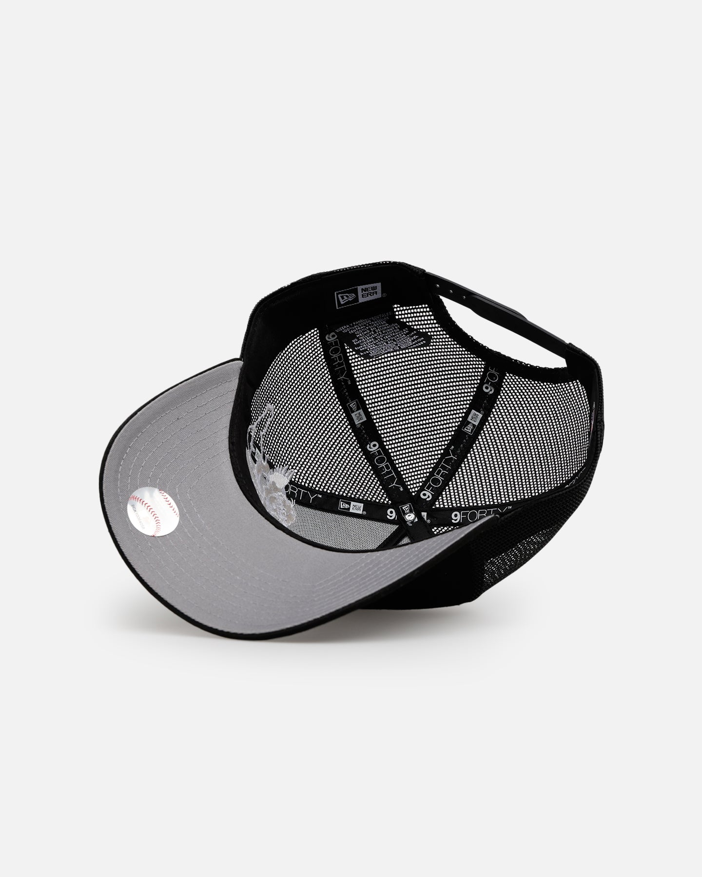 New Era Atlanta Braves 'Cherub Trucker' 9FORTY A-Frame Trucker Snapback Black/White