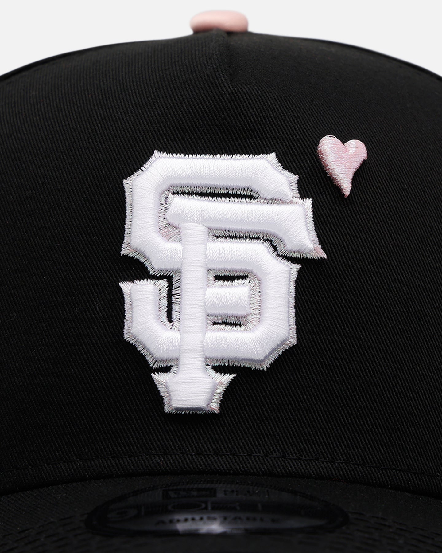 New Era San Francisco Giants 'Pink Satin Hearts 2.0' 9FORTY A-Frame Snapback Black/Pink