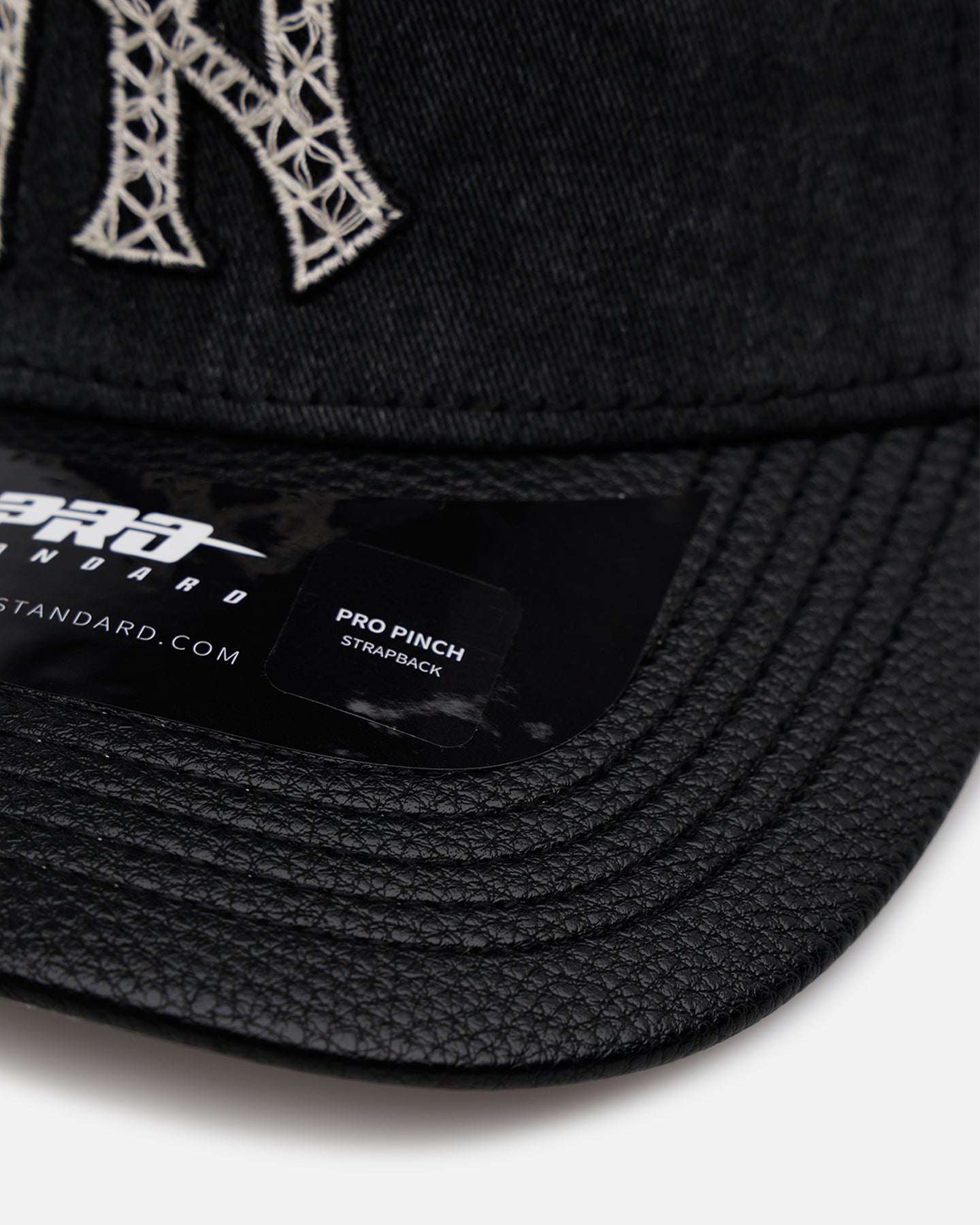 Pro Standard New York Yankees 'Yankees Raffia Applique' Strapback Black Acidwash