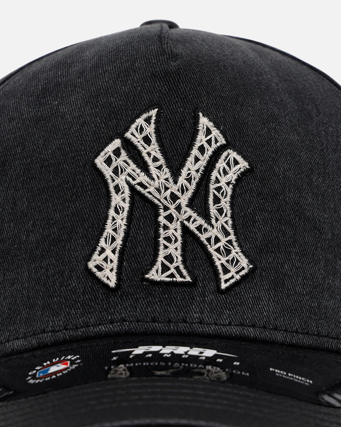 Pro Standard New York Yankees 'Yankees Raffia Applique' Strapback Black Acidwash