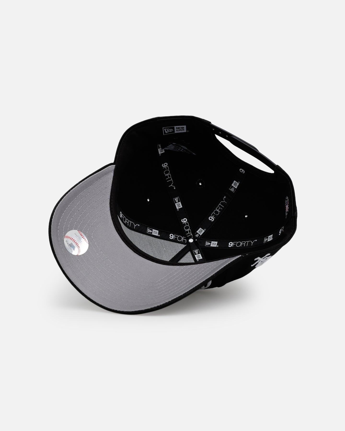 New Era Chicago White Sox 'Oversized Gothic Script Crown' 9FORTY A-Frame Snapback Black/White