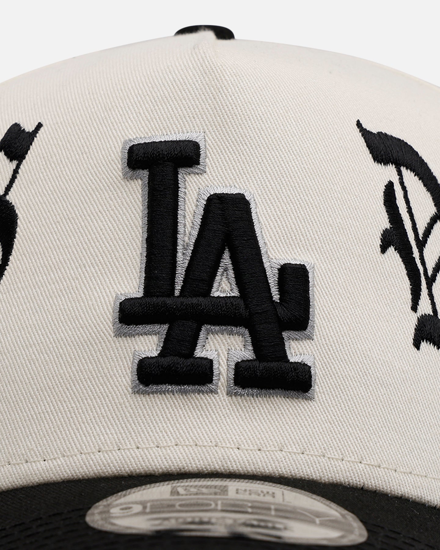 New Era Los Angeles Dodgers 'Gothic Script Two Tone' 9FORTY A-Frame Snapback Chrome/Black