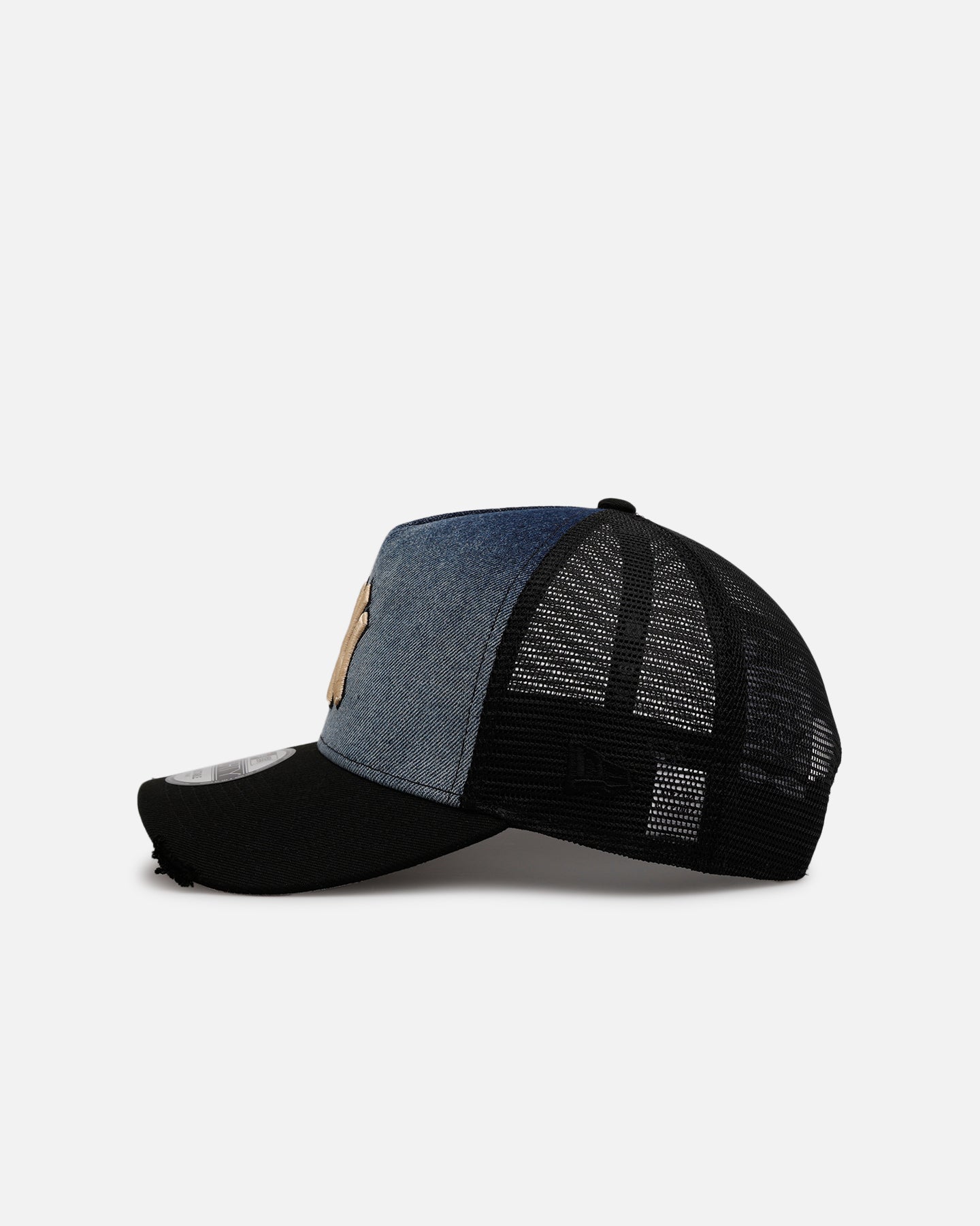 New Era New York Yankees 'Bleach' 9FORTY A-Frame Trucker Snapback Denim