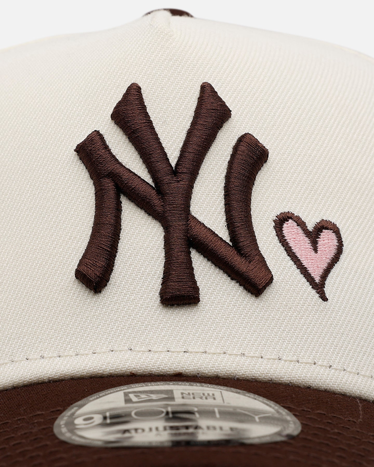 New Era New York Yankees 'Pink Satin Hearts Walnut' 9FORTY A-Frame Snapback Chrome/Walnut