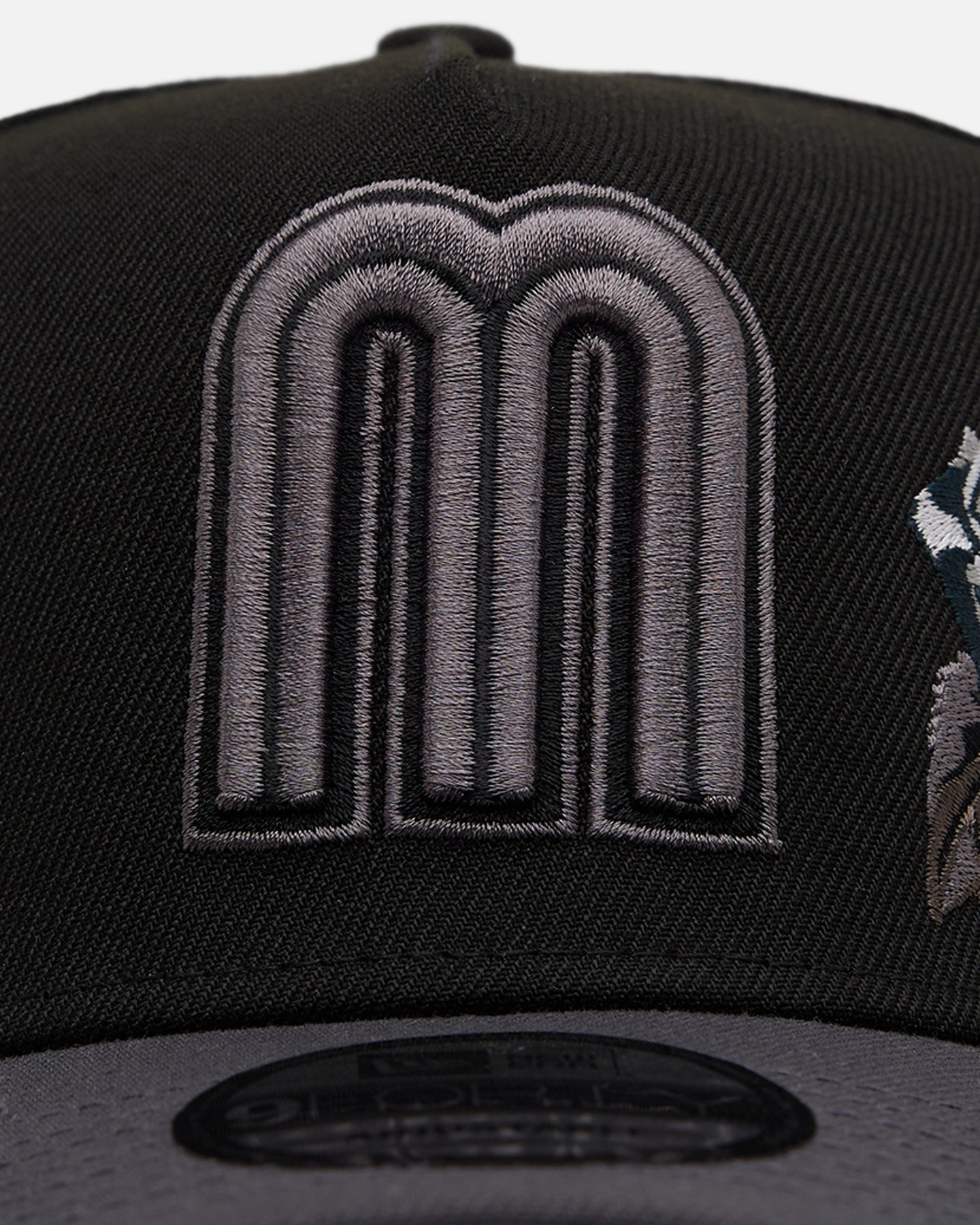 New Era Mexico National Baseball Team 'Stealth Roses' 9FORTY A-Frame Snapback Black