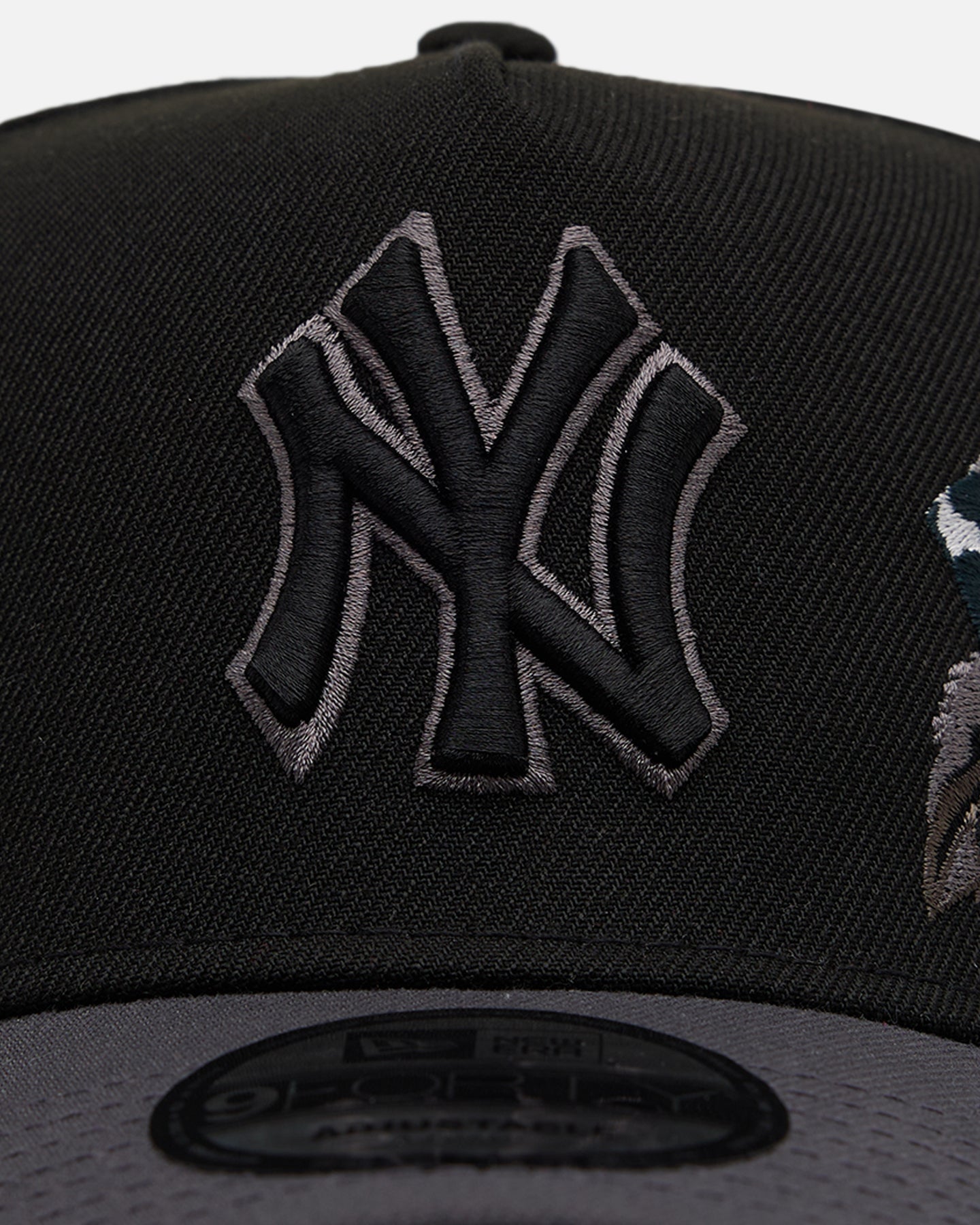 New Era New York Yankees 'Stealth Roses' 9FORTY A-Frame Snapback Black