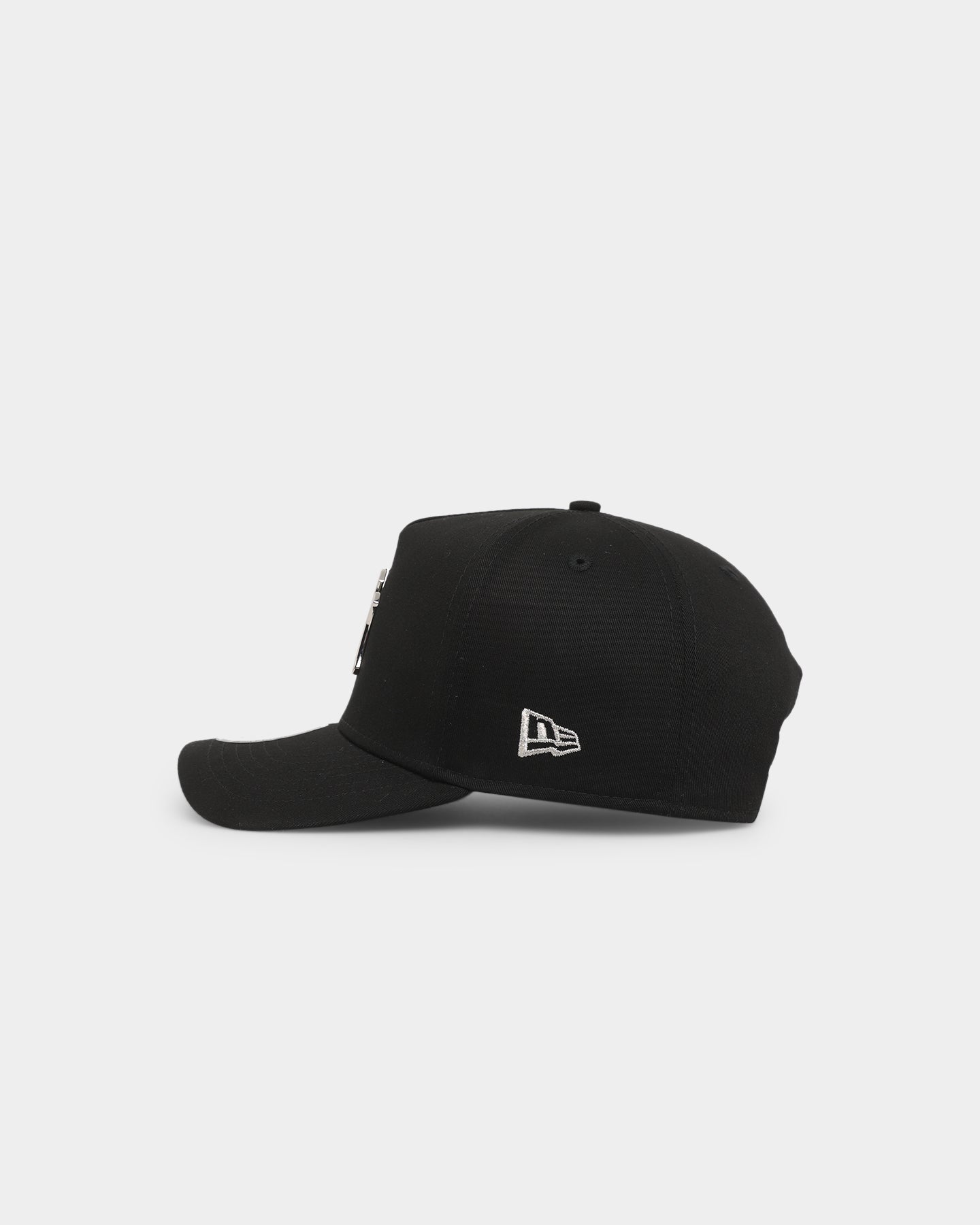 New Era New York Yankees 'Metal Badge' 9FORTY K-Frame Snapback Black/Silver
