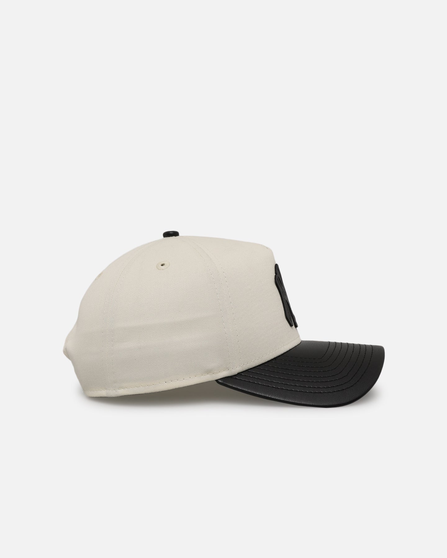 New Era New York Yankees 'Leather Visor' 9FORTY A-Frame Snapback Chrome White/Black